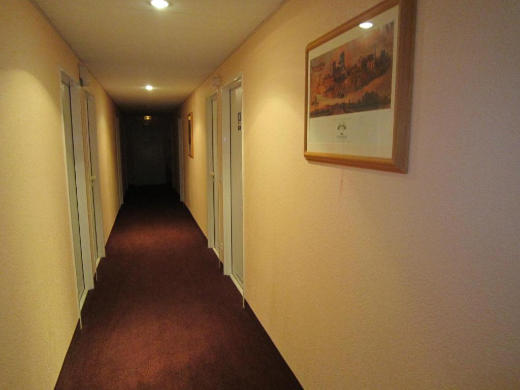 Quick Palace Nantes La Beaujoire ภายนอก รูปภาพ A typical corridor